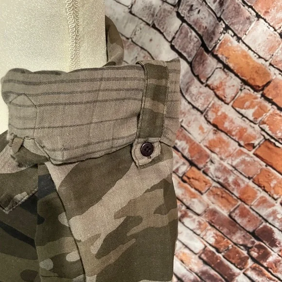 Sanctuary Boyfriend Camo Shirt Size Medium - Picture 5 of 8